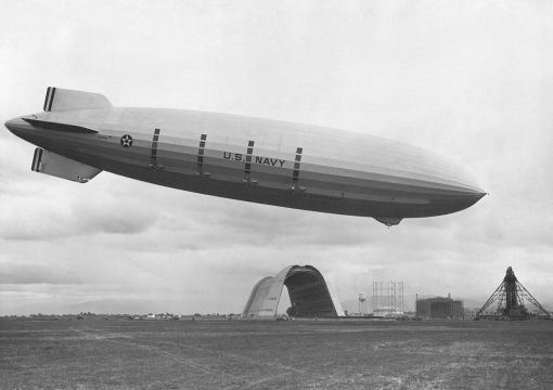 USS_Macon_at_Moffett_Field.jpg